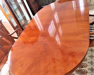 Ethan Allen Cherry Wood dining room table with removable middle panels