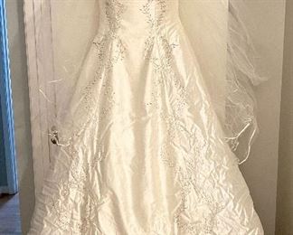 Gorgeous Wedding Dress handmade by NY designer 