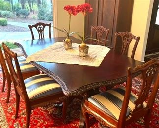 Flawless Dining Table with 3 leafs and 10 Chairs!!

**This item is NOT located at the house. We will set appointments for viewing ***
