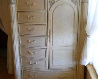 GENTS PILLAR WITH CHEST WITH LINING