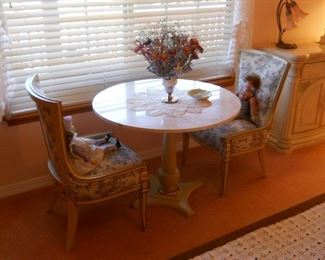 SMALL MARBLE BRAKFASST TABLE