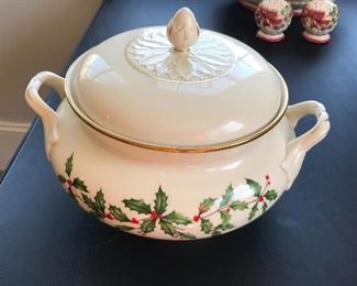 Lenox Holiday pattern