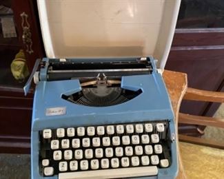 Vintage Deluxe 100 Typewriter