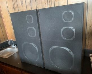 #61	Pair of Magnavox Speakers   FX1630 Model Number 	$60 
