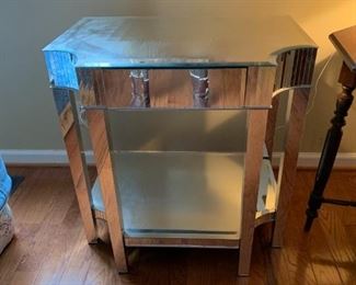 #122	Mirrored End table   28x20x28 w/drawer	 $75.00 
