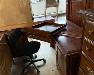 #164	Laminate Corner Desk w/Corner Hutch w/cabinet doors 61x71x29	 $75.00 
