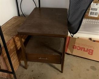 #170	Mid-Century end table 20x30x23 one drawer	 $30.00 
