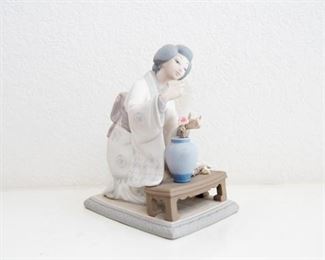 Lladro Asian Figurine #4840