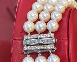 Pearl necklace with white gold & diamond clasp