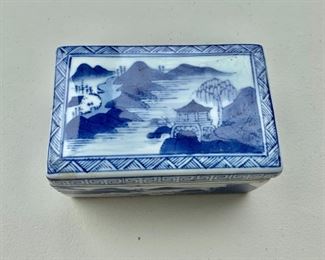 $20 - Vintage Chinese blue and white trinket box; 2 1/4 in (H) x 5 in. (L) x 3 1/4 in. (W)