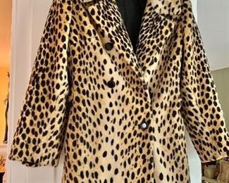 $48 - Vintage Faux Leopard coat - note missing button.  Size S (6/8)