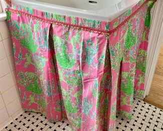 $38 - Lily Pulitzer pleated sink skirt