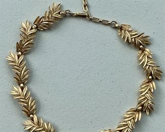 $20 - Vintage gold tone Trifari necklace; approx 17"
