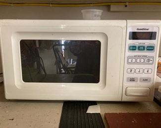 142 Goldstar Microwave