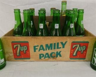 7UP CB FAMILY PACK CARRIER W/ BOTTLES 