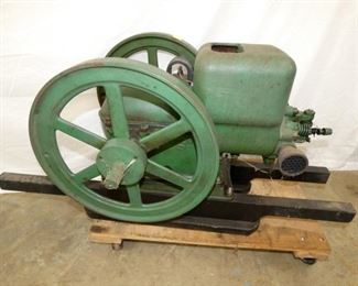 JOHN DEERE TYUPE E 1 1/2HP HIT N MISS 