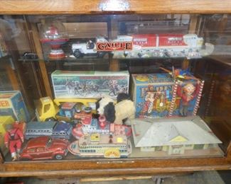 SEV. EARLY TOYS 