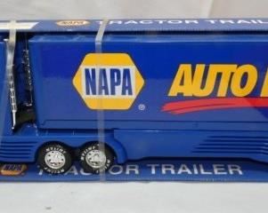 NAPA TRACTOR TRUCK W/ORG. BOX 