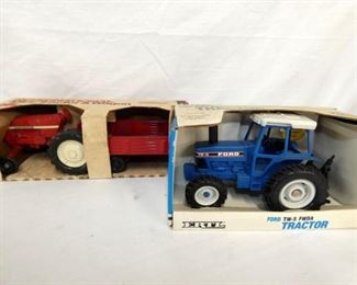 ERTL TOY TRACTOS W/ORG. BOX 