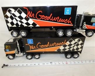 COLLECTION METAL TOY TRUCKS/TRAILERS 