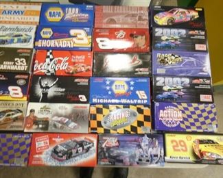 COLLECTION 1:24 NASCAR CARS 