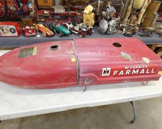 FARMALL B TRACTOR HOOD & GAS TANK 