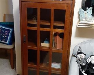 2008 Stickley 1 door bookcase $975