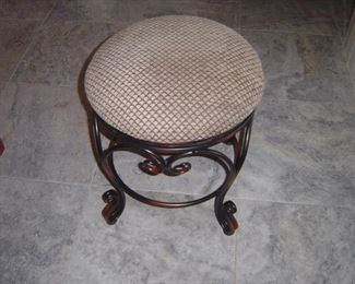 Round vanity stool Pier One 