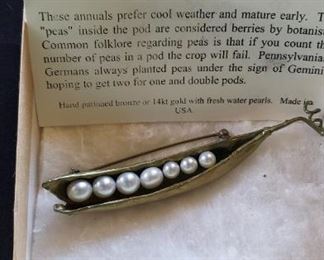 Peapod brooch