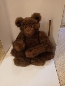X-Large Brown Bear without markings. He's cool!
