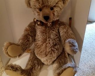 Stier Bears. XL brown bear with bell collar #2626