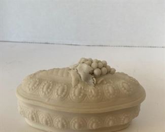Porcelain trinket box