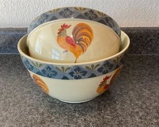 Ceramic mixing bowls with rooosters