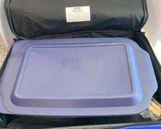 Baking pan with carrier