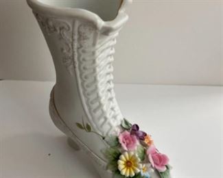 Collectilbe Shoes. Variety of Porcelain, Glass, Wood, Ceramic and plastic. Vintage and modern. Various sizes and shapes!