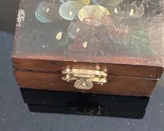 Small wood trinket box