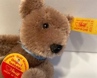 Miniture Steiff bear