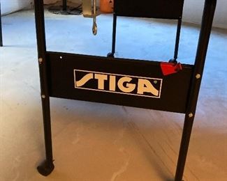 Tiga ping pong table with paddled and balls