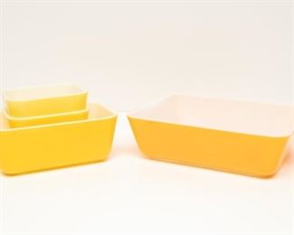 Set of Pyrex Refrigerator Dishes with Lids 