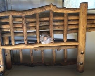 RUSTIC LOG CABIN TYPE QUEEN SIZE BEDROOM SET