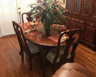 Dining Room table and leaves, 6 chairs