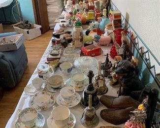 20 tables of a glass And miscellaneous collectibles