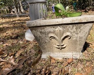 vintage poured flour de lis planter 