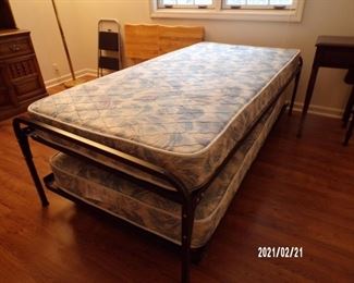 trundle bed