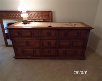 dresser w/mirror behind