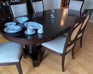 Broyhill  Oval table with one leaf,  6 side chairs, and 2 arm chairs 