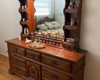 Dresser w/mirror