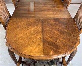 Amazing Formal Dining Room Table and Six Chairs