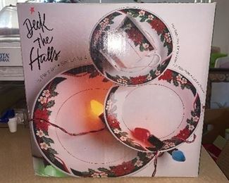 Deck the halls dinnerware - 2 boxes
