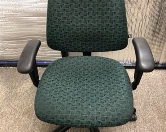 Ergonomic Swiveling Office Chair